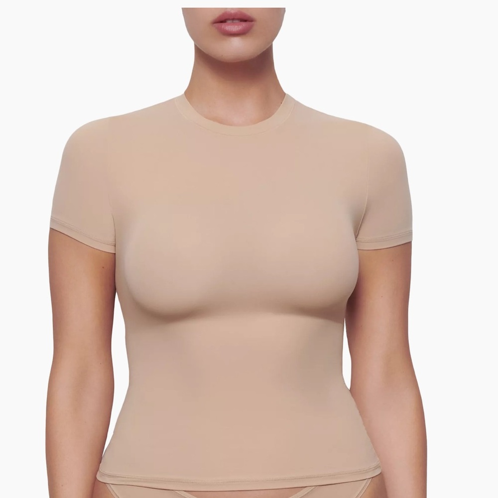 SKIMS Fits Everybody T-Shirt